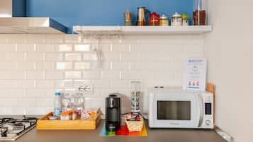 Kühlschrank, Mikrowelle, Geschirrspüler