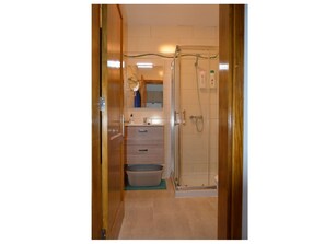 Shower, hair dryer, towels, soap - House overlooking the volcano with garden, solarium, terrace and barbecue (Ye)