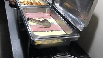 Café da manhã com buffet grátis todos os dias