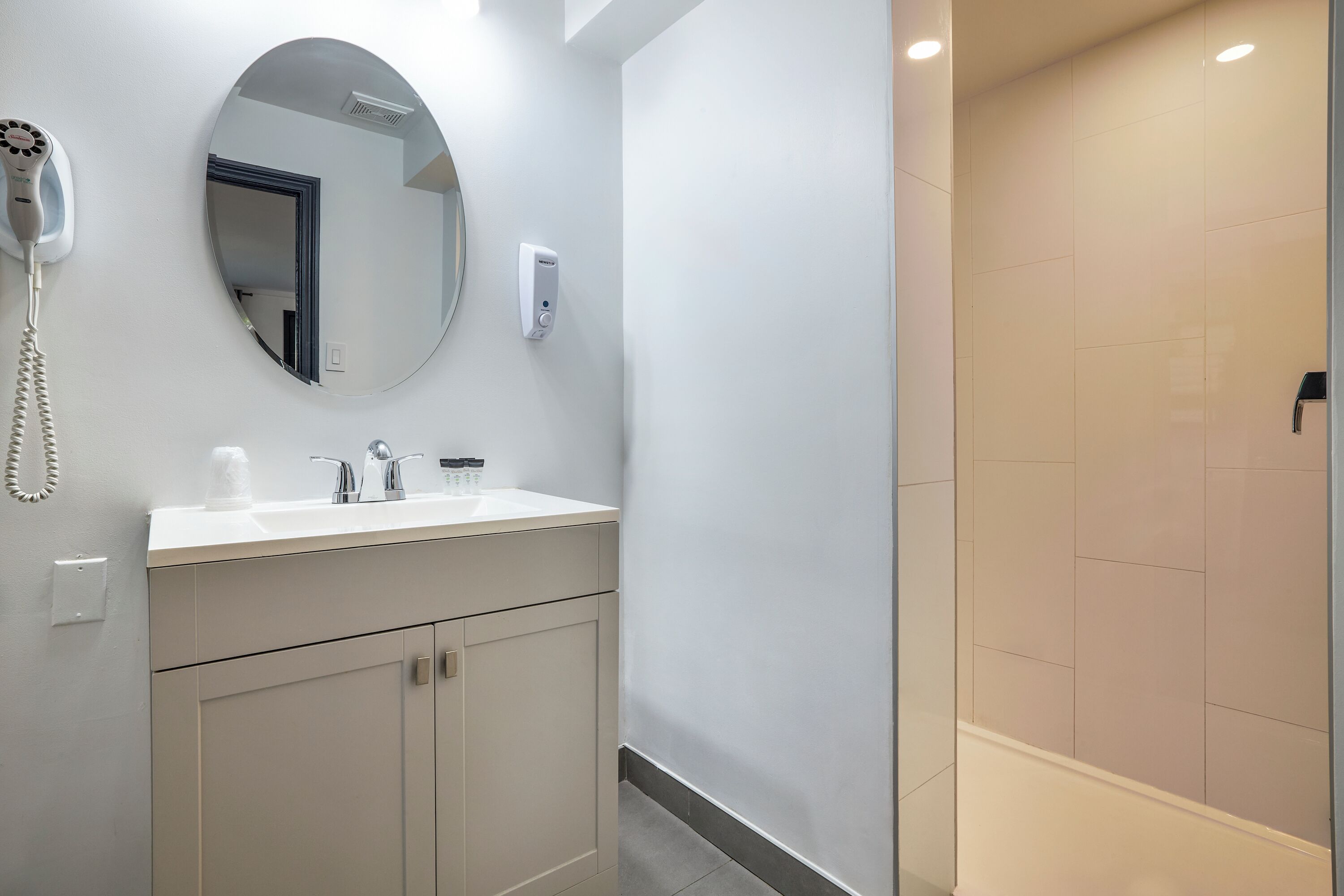Photo - Motel Newstar Laval