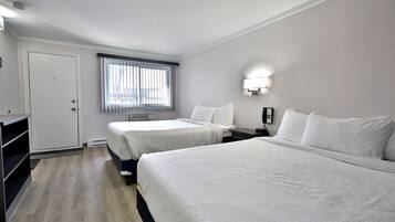 Individueel gedecoreerd, individueel gemeubileerd, een bureau