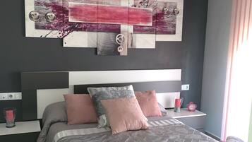 3 dormitorios, tabla de planchar con plancha, wifi y ropa de cama