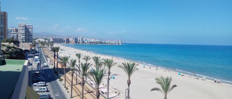 A la platja i tovalloles de platja