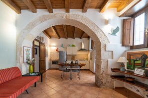 TV - WONDERFUL ORTIGIA Vicolo alla Giudecca Appt x5 (Siracusa)