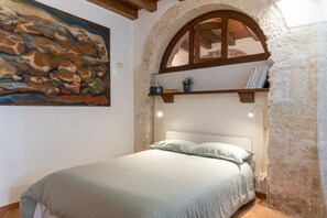 1 bedroom, iron/ironing board, WiFi, bed sheets - WONDERFUL ORTIGIA Vicolo alla Giudecca Appt x5 (Siracusa)