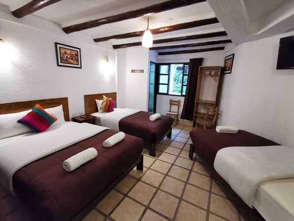 Rollaway beds, free WiFi, bed sheets - Casona del Inca Mapi (Machu Picchu)