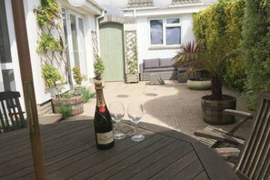 تناول الطعام بالخارج