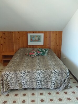 2 chambres, fer et planche à repasser, draps fournis