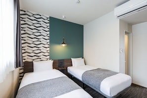 In-room safe, iron/ironing board, free WiFi, bed sheets - M’s Hotel Gojo Odawara (Kyoto)