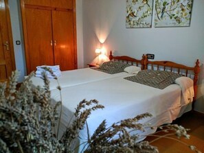 4 soverom, strykejern/-brett, reiseseng for barn og wi-fi (inkludert)