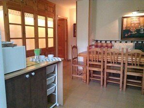 Interior - Casa Baltasar, ideal for families and friends, with garden and barbecue. (Isábena)