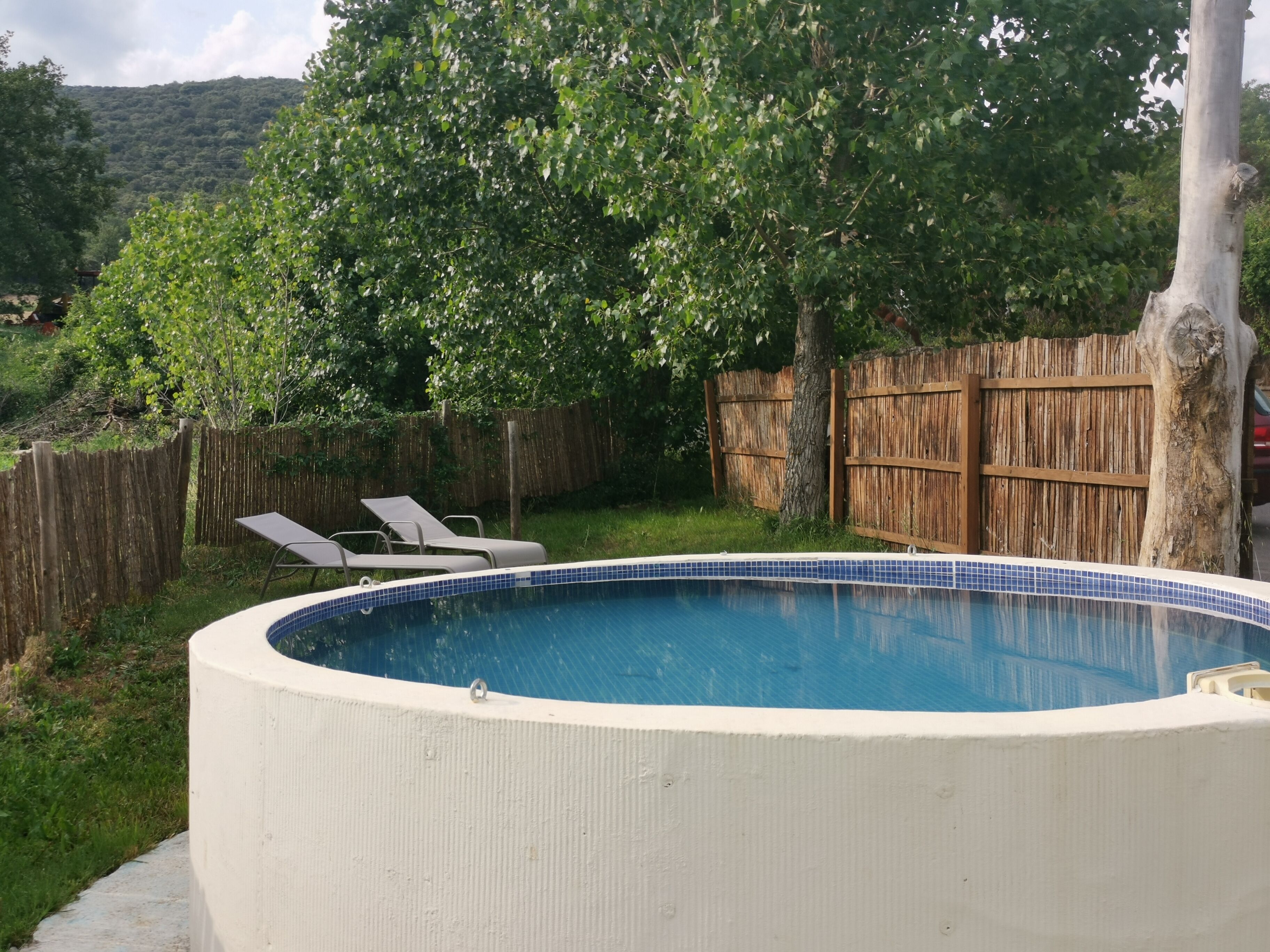 حمّام سباحة خارجي