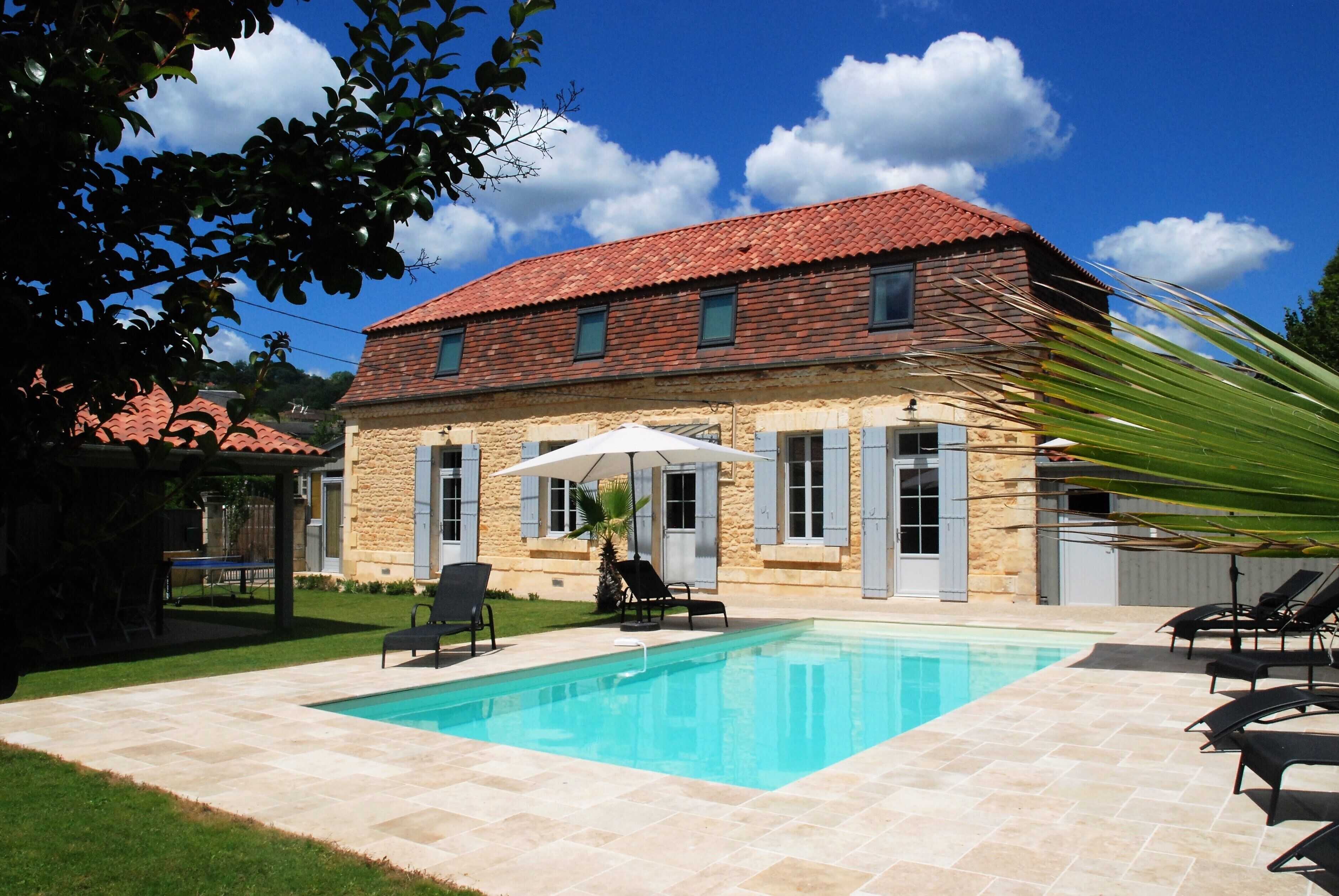 حمّام سباحة مُدفَّأ