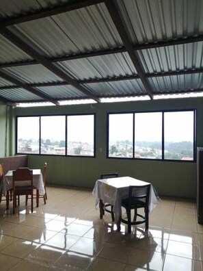 每日供應當地料理早餐 (每人 GTQ30)