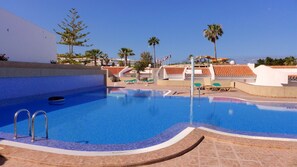 Piscina a l'aire lliure i piscina climatitzada