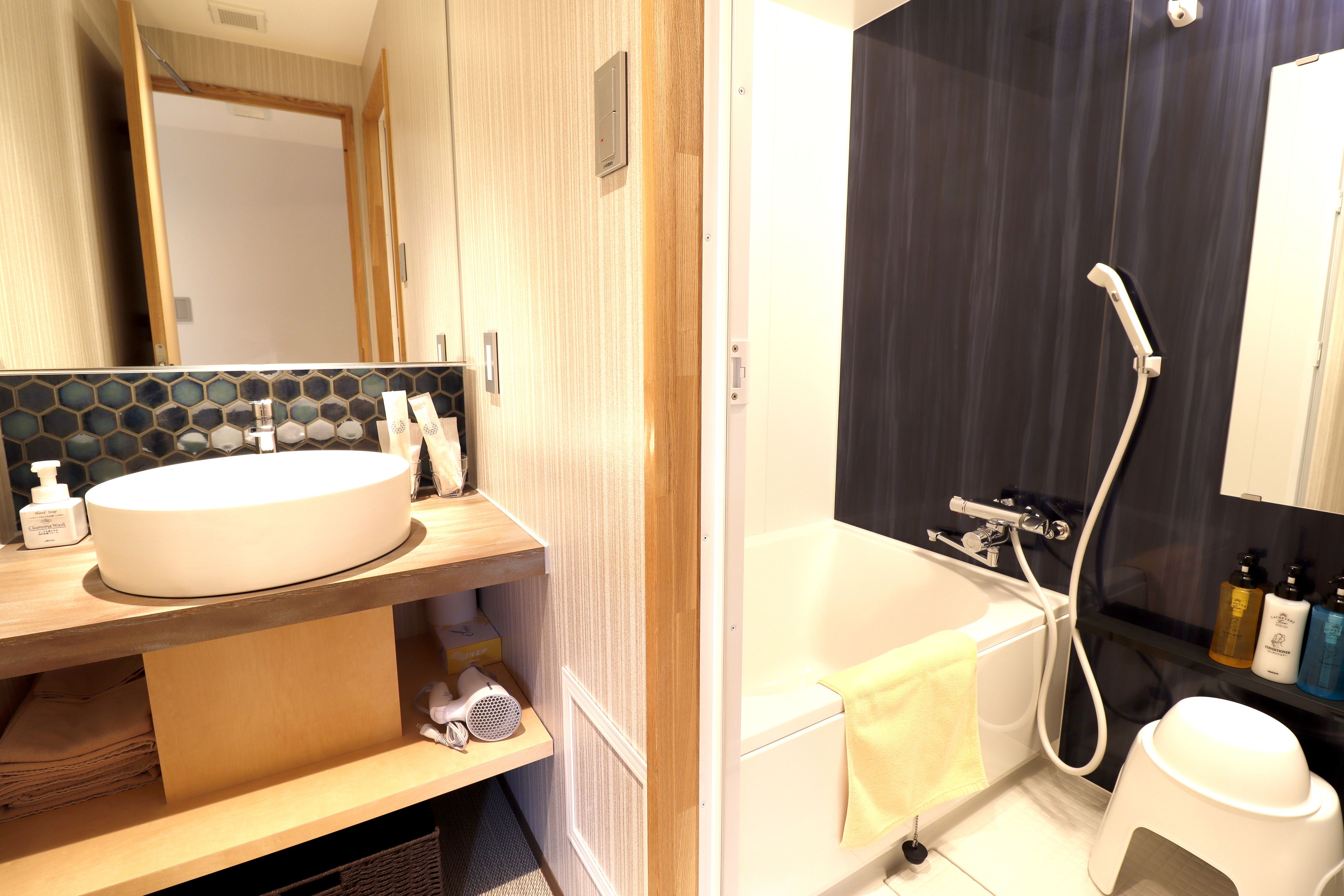 combined shower/bathtub, free toiletries, hair dryer, slippers