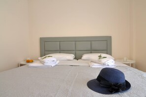 2 bedrooms, soundproofing, iron/ironing board, WiFi