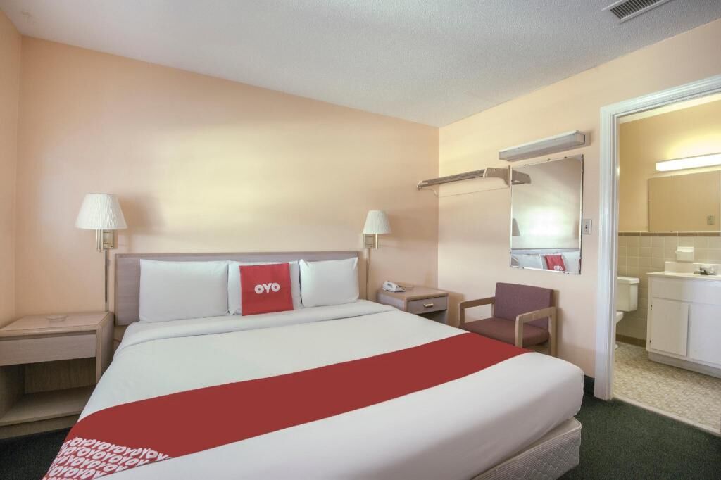 1 bedroom, desk, bed sheets