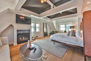 4 bedrooms, iron/ironing board, WiFi, bed sheets - 4-BR Retreat with Private Deck - Perched at the Top of Main Street! (Park City)