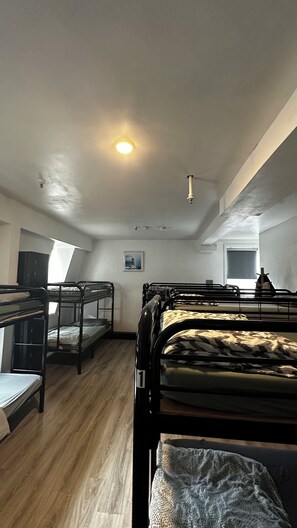 Basic Shared Dormitory, Mixed Dorm, Non Smoking | Individually decorated, individually furnished, blackout curtains - Queen Nest Hotel (Toronto)