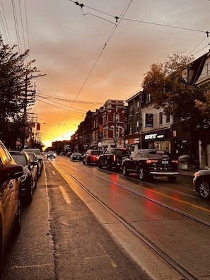 Front of property - Queen Nest Hotel (Toronto)