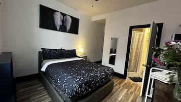 Estudio urbano | Decoración personalizada, muebles diferentes y cortinas blackout