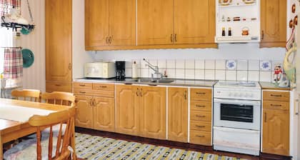 2 bedroom beautiful home in Gunnarskog