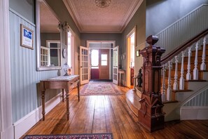 Lobby - The Lark & Loon Inn (Annapolis Royal)