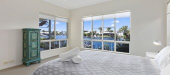 Waterfront Pet Friendly House - 11 Seamount Quay