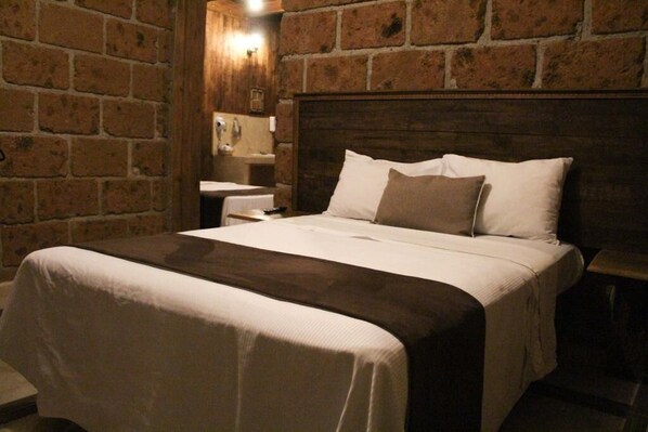 家庭房 | 高档床上用品、羽绒被、记忆海绵床垫、迷你吧