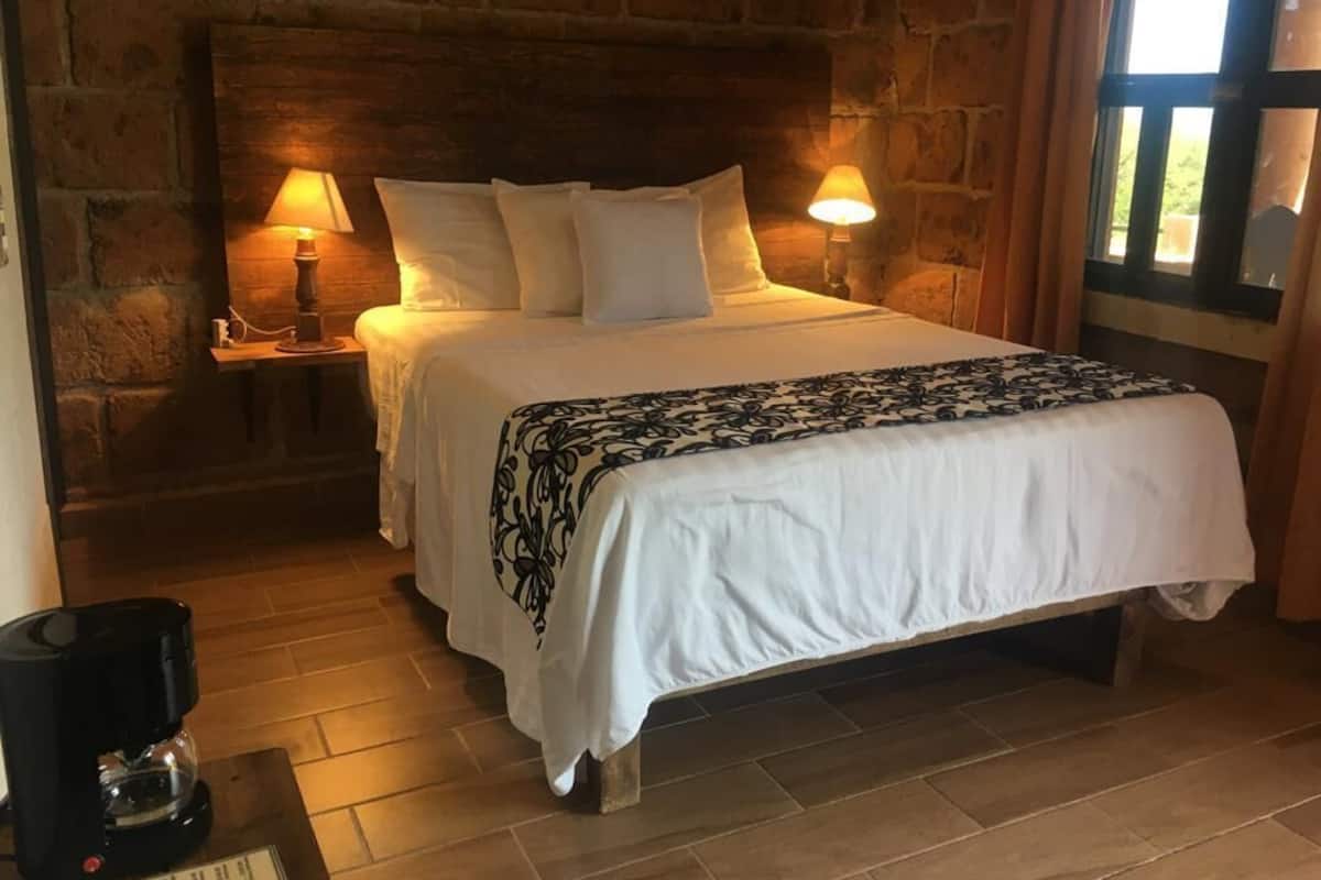 Habitación estándar | Ropa de cama de alta calidad, edredón y camas con efecto memoria