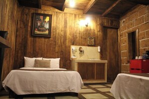 家庭房 | 高档床上用品、羽绒被、记忆海绵床垫、迷你吧