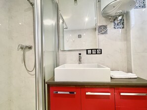 تجهيزات دش، مجففات شعر، مناشف