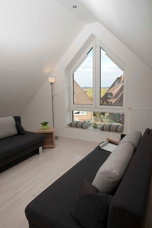 Unclassified image, 4 of 10, button