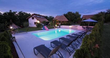 Varvara Holiday House