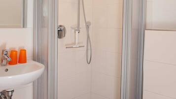 Douche, sĂšche-cheveux