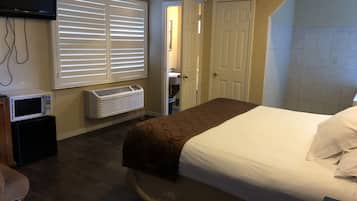 Double Room | 1 bedroom, premium bedding, down comforters, desk