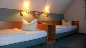 1 bedroom, desk, travel cot, WiFi