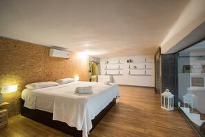 1 slaapkamer, een strijkplank/strijkijzer, wifi, beddengoed