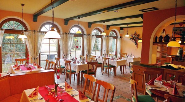 Dining - 26 double rooms - Landhotel Neuwiese with traditional inn An der Mühle (Elsterheide)