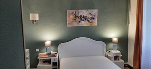 3 bedrooms, travel cot, free WiFi, bed sheets - Beautiful Mas Provençal with 3 BED AND BREAKFAST + pool (Cavaillon)