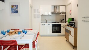 Horno, utensilios de cocina, especias