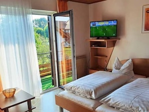 1 bedroom, in-room safe, WiFi, bed sheets