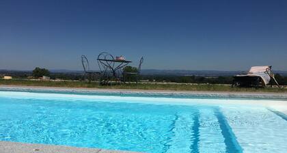Gßte charmant avec piscine, jardin, et produits fermiers à Saint-André-d'Apchon