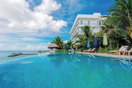 Outdoor pool, sun loungers