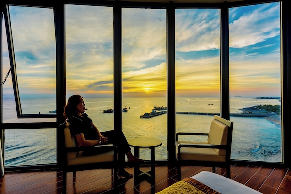 Suíte, vista para o oceano (and Mountain View) | Roupas de cama premium, frigobar, cofres nos quartos, escrivaninha