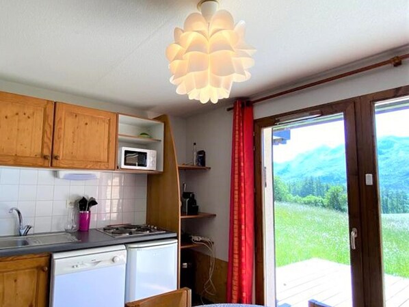 Fridge, microwave, dishwasher