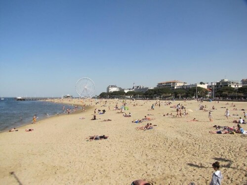 Calme, proche gare et centre-ville, climatisation et wifi gratuit