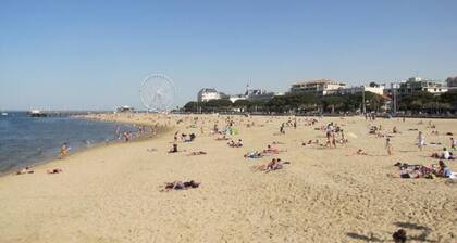 Calme, proche gare et centre-ville, climatisation et wifi gratuit