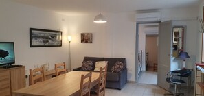 TV - Quiet, close to station and town center, air-conditioning and free wifi (Arcachon)